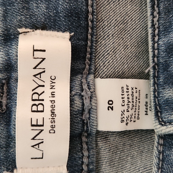 Lane Bryant Distressed Blue Cropped Flower Embroidered Detail Denim Sz 20 - Picture 9 of 16